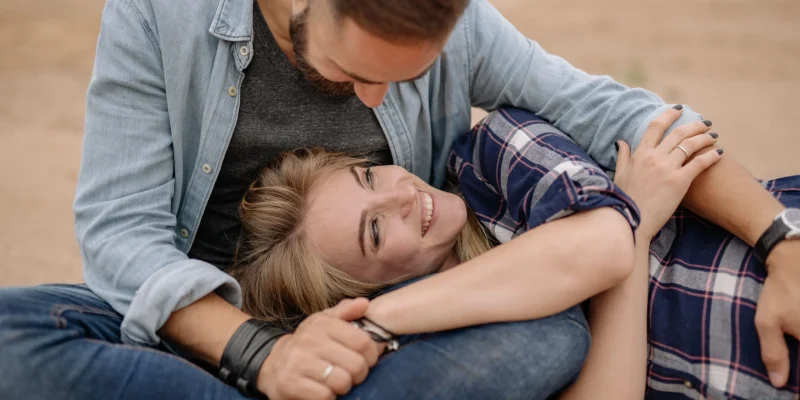 Geliebt, gesehen, begehrt: Warum Liebe allein in Beziehungen nicht reicht